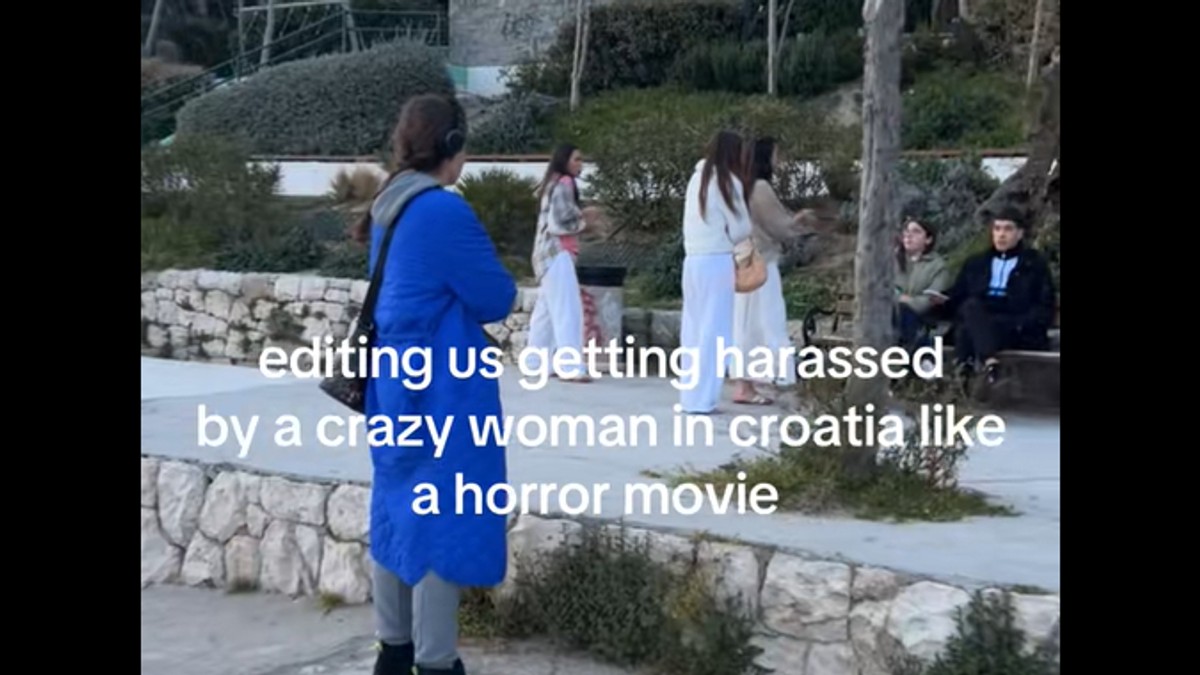 Scena na plaži u Hrvatskoj