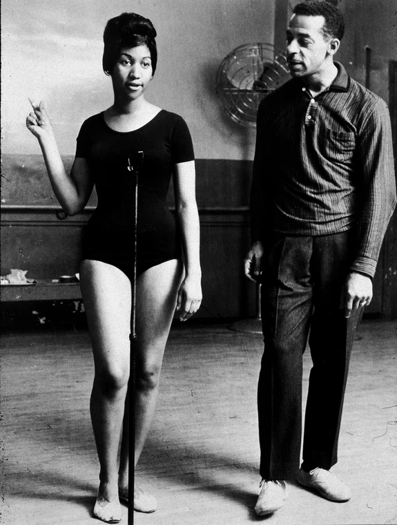 Choreograf Charlie "Cholly" Atkins i Aretha Franklin podczas próby w studiu tanecznym w 1961 r.