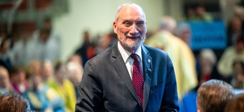 Macierewicz: Podkomisja będzie działać. Decyzje nowego szefa MON są bezprawne