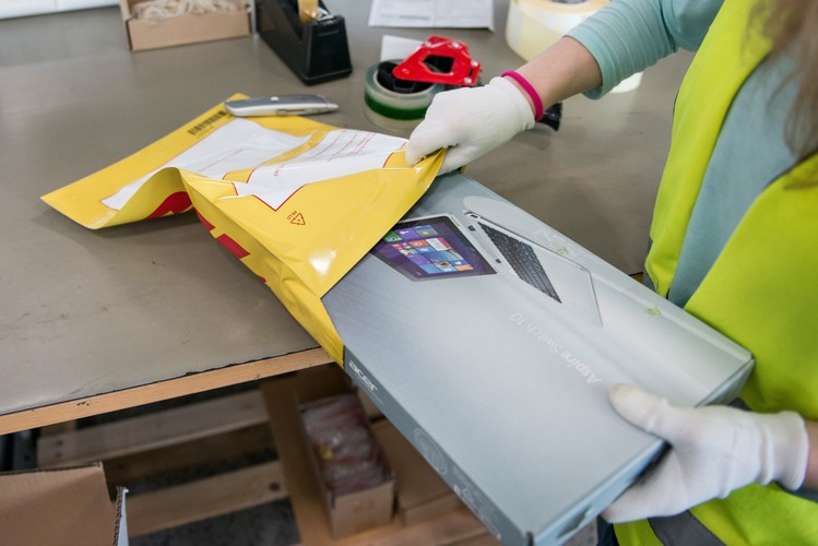 Wrocław Centrum Serwisowe Acera. Dział serwisu w centrum serwisowym Asplex <br><br>fot. (ukit) PAP/Maciej Kulczyński