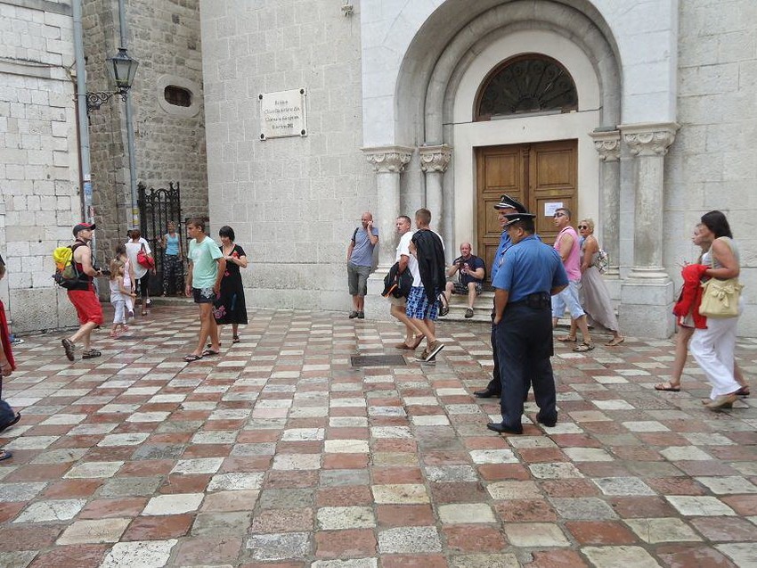 Iz nekog razloga crkve radile dvokratno