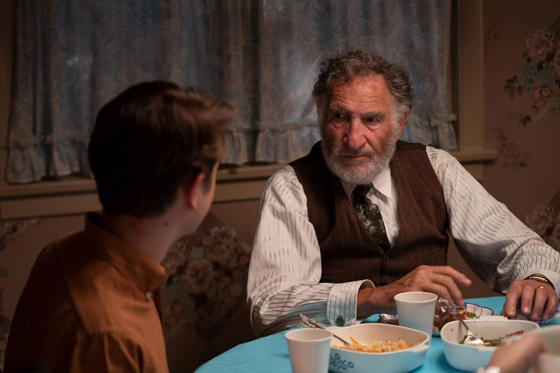 Judd Hirsch na planie filmu "Fabelmanowie".