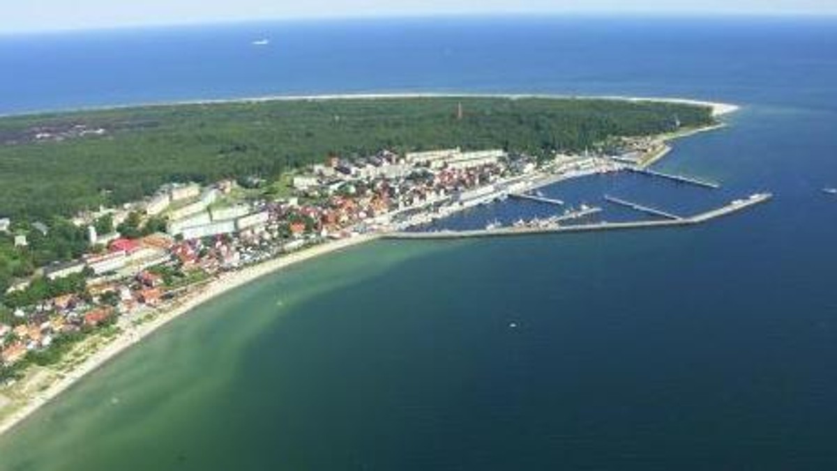 Drugi rok z rzędu zamiast na dalekie wojaże wolimy wybrać się nad Bałtyk czy w Tatry, pisze "Gazeta Wyborcza". W kraju będzie wypoczywało może nawet ponad milion ludzi więcej niż dwa lata temu.