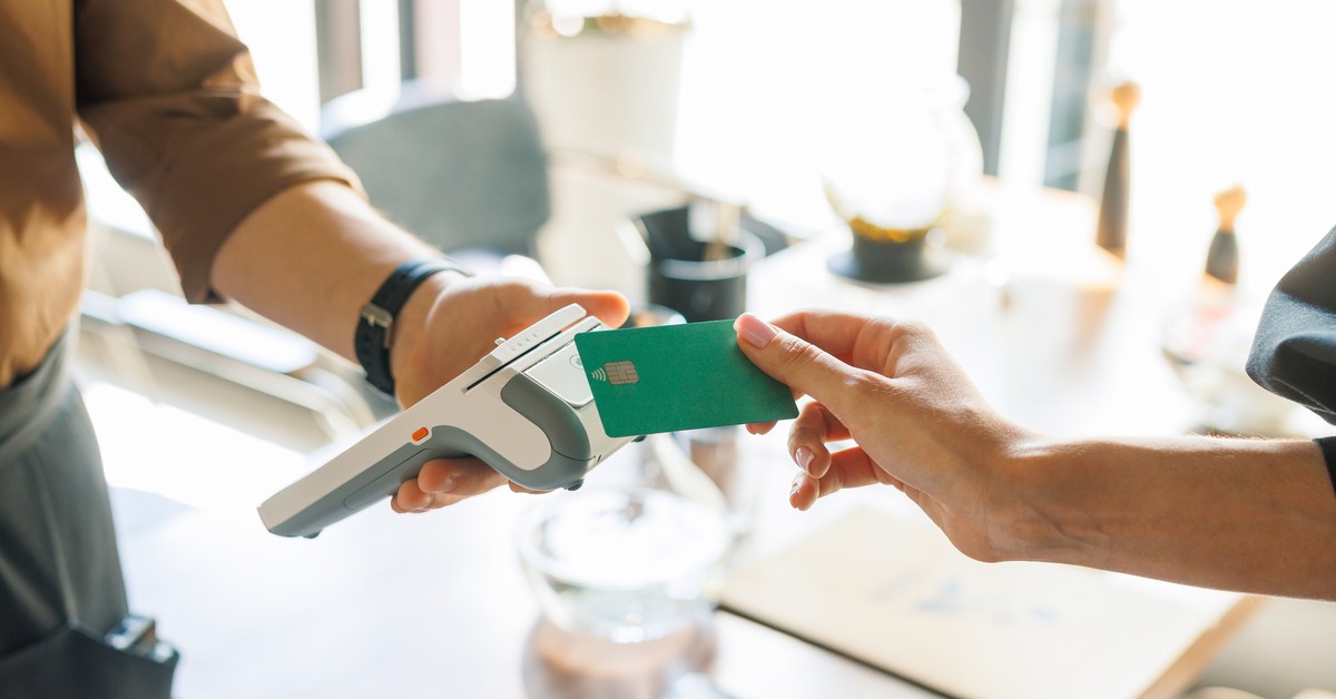 System kaucyjny 2025. Młodzi Polacy chcą zwrotu kaucji bezpośrednio na konto