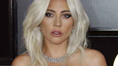 Grammy 2019: Lady Gaga jak Marilyn Monroe. Gwiazda zachwyciła błyszczącą stylizacją