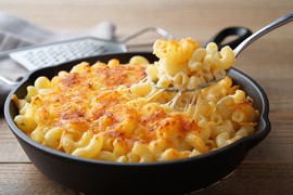 Princ Hari ne može da odoli ovom "SIROTINJSKOM" JELU: Makarone sa sirom se lako spremaju, a s ovim receptom ćete imati OBROK KAO IZ RESTORANA