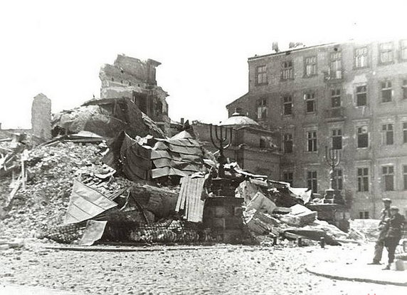 Ruiny synagogi, rok 1943.
