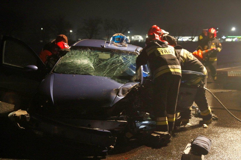 Poważny wypadek w Opolu. Po pijaku staranował dwa auta