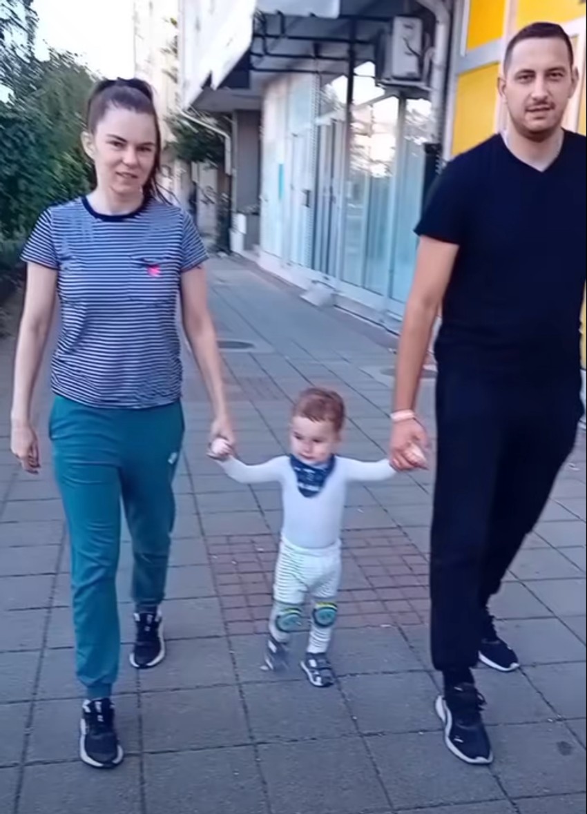 Aleksej sa roditeljima.