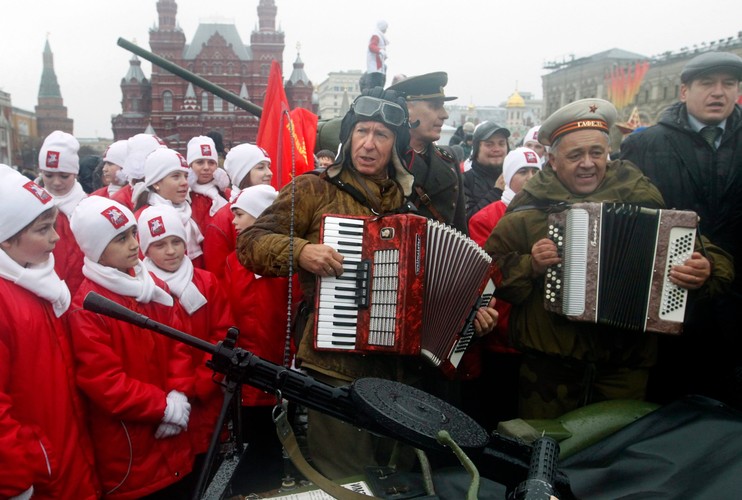 Historyczna parada w Moskwie. Rosjanie świętują 73. rocznicę bitwy o Moskwę