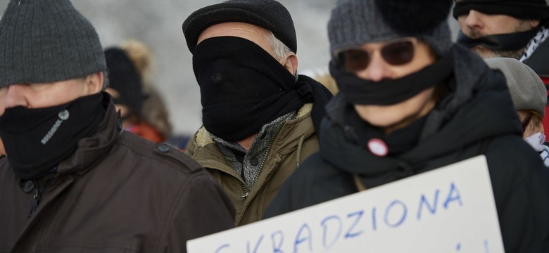 Demonstracja w Gdańsku przeciwko zmianie ulicy Dąbrowszczaków na Lecha Kaczyńskiego