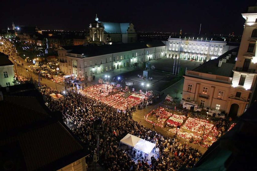 żałoba, katastrofa, śmierć prezydenta, Lech Kaczyński, znicze, pałac prezydencki