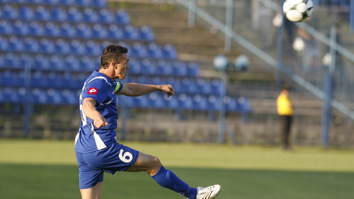 Piłkarze chorzowskiego Ruchu zaledwie zremisowali na Malcie z Valettą FC 1:1 w pierwszym meczu II rundy eliminacji Ligi Europy. Świetne zawody rozegrał golkiper Krzysztof Pilarz, a bramkę zdobył Wojciech Grzyb z rzutu karnego.