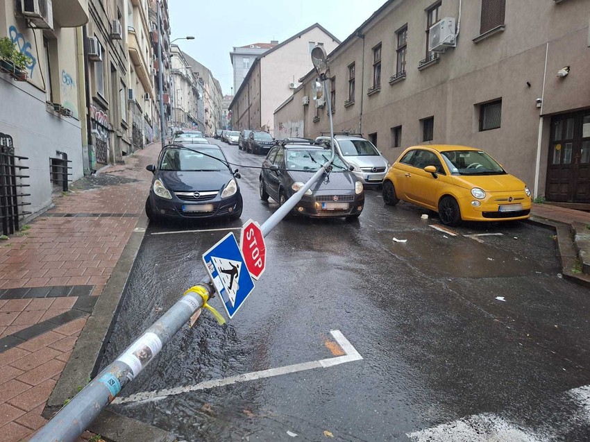 pala bandera u centru Beograda