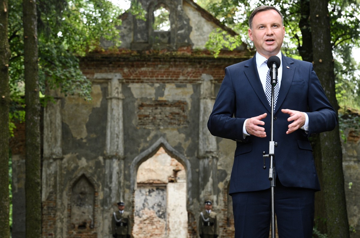 Prezydent Andrzej Duda w wiosce Ołyka na Ukrainie.