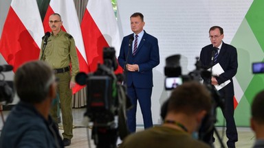 Kontrowersje po głośnej konferencji ministrów i materiale "Wiadomości". KRRiT dostała 13 skarg 