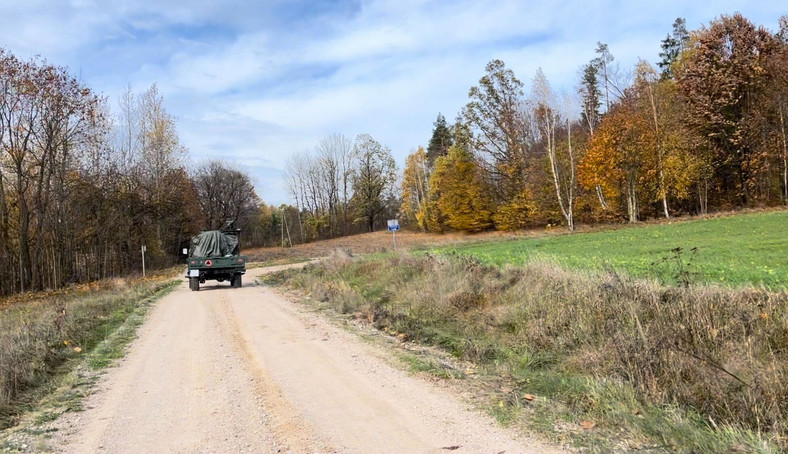 Wojskowy patrol pod wsią Osierodek