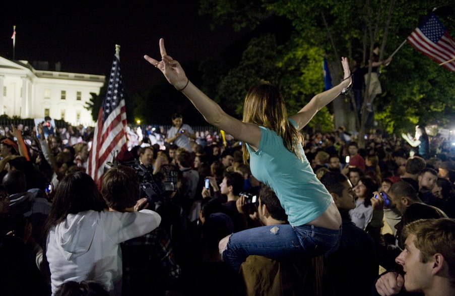 Demonstracja przed Białym Domem po ujawnieniu informacji o śmierci Osamy bin Ladena, 1 maja 2011 r.