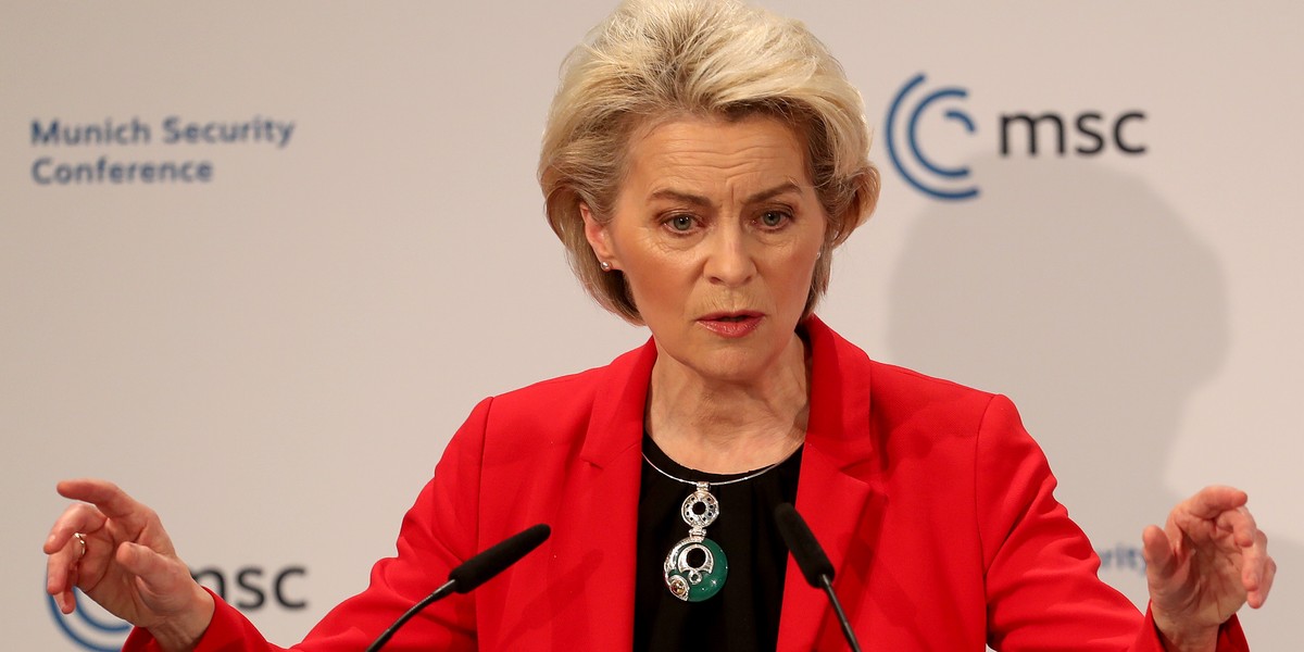 Przewodnicząca Komisji Europejskiej Ursula von der Leyen zapewniła, że jeszcze dziś UE przedstawi pakiet sankcji w reakcji na uznanie przez Rosję tzw. republik w Donabasie.