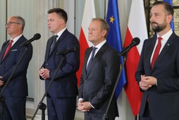 Szef PO Donald Tusk, liderzy Trzeciej Drogi Szymon Hołownia i Władysław Kosiniak-Kamysz oraz współprzewodniczący Nowej Lewicy Włodzimierz Czarzasty