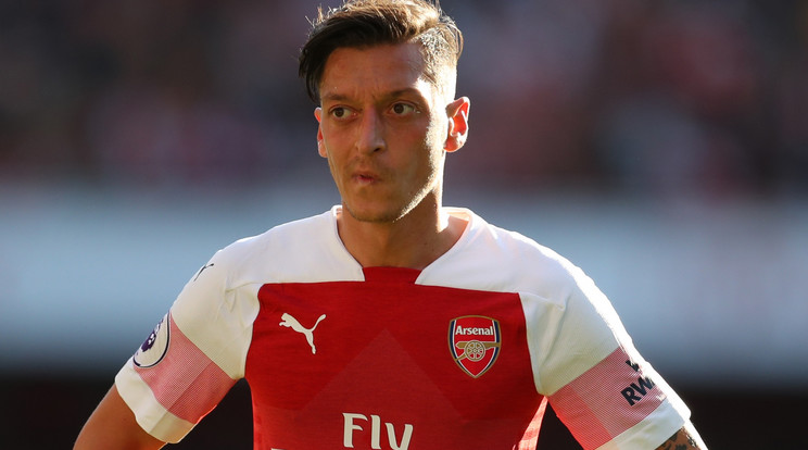Az Arsenal német világbajnok játékosa, Mesut Özil is félig öntudatlan állapotba került a nyári bulin /Fotó: Getty Images