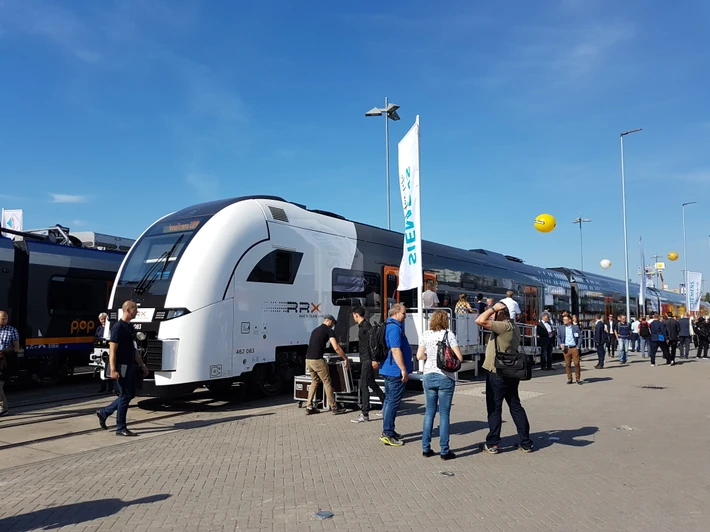 Skład Desiro dla Rhine Ruhr Express (Siemens).