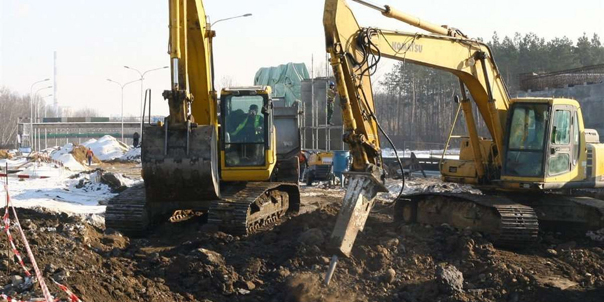 Most budują nawet w zimie, a na Powązkowskiej robota leży