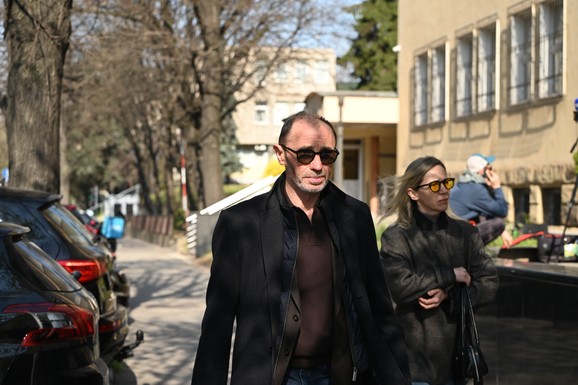 "NAGOVARAJU DETE DA DAJE LAŽNE ISKAZE, TO JE KRIVIČNO DELO" Oglasio se otac Angeline Aćimović nakon suđenja Kecmanovićima: "Sve je priznao i objasnio"