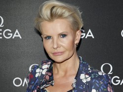 Wpadka! Joanna Racewicz raczej nie chciała pokazać tego, co było widać w jej dekolcie... FOTO