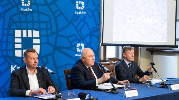 Wpływy z udziału w PIT współtworzą roczny budżet miasta w niemal jednej trzeciej, stanowiąc jedną z najważniejszych pozycji po stronie dochodów. W 2022 r. Kraków uzyskał z tego tytułu ponad 2 mld zł, a liczba osób, które złożyły tu roczne zeznanie podatkowe, przekroczyła 677 tys.