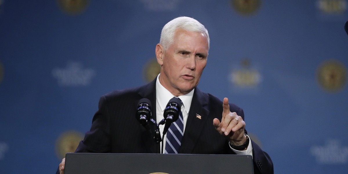 Wiceprezydent USA Mike Pence wraz z małżonką przylecą do Warszawy w imieniu prezydenta Donalda Trumpa 1 września i zostaną w Polsce do 2 września - mówił w piątek szef gabinetu prezydenta Krzysztof Szczerski.