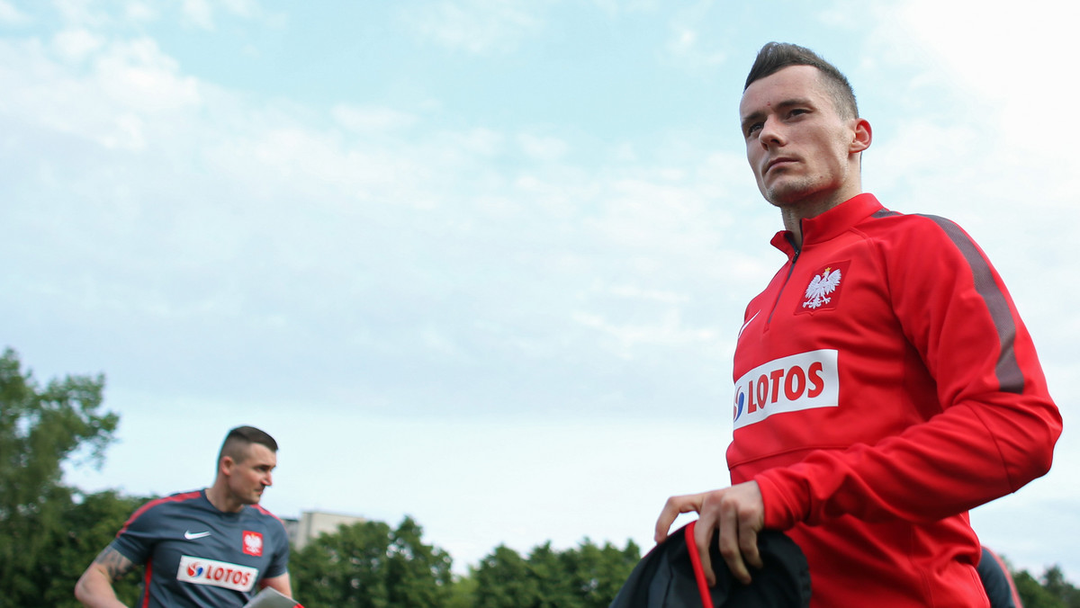 Wisła Kraków podpisała kontrakt z Krzysztofem Mączyńskim. W drużynie Białej Gwiazdy reprezentant Polski będzie grał przez najbliższe trzy sezony - poinformował oficjalny serwis klubu.