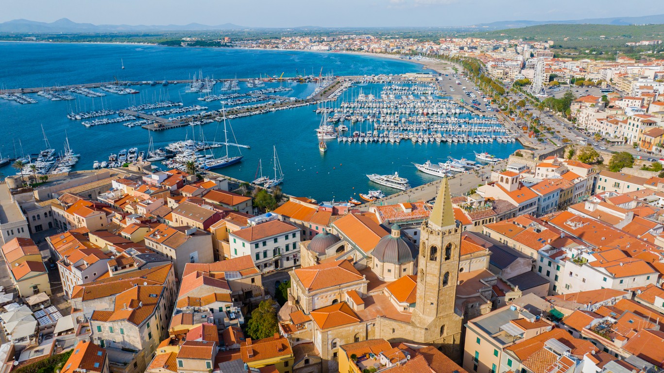 Mesto Alghero mnohí prezývajú aj "Malá Barcelona".