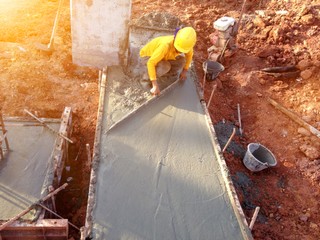 Przybyło Polaków, którzy dorabiają w szarej strefie