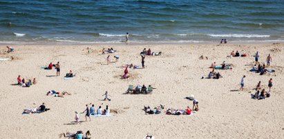 Miał zrobić to 15-latce w wodzie, przy tłumie plażowiczów. 19-latek oskarżony o gwałt i napaść