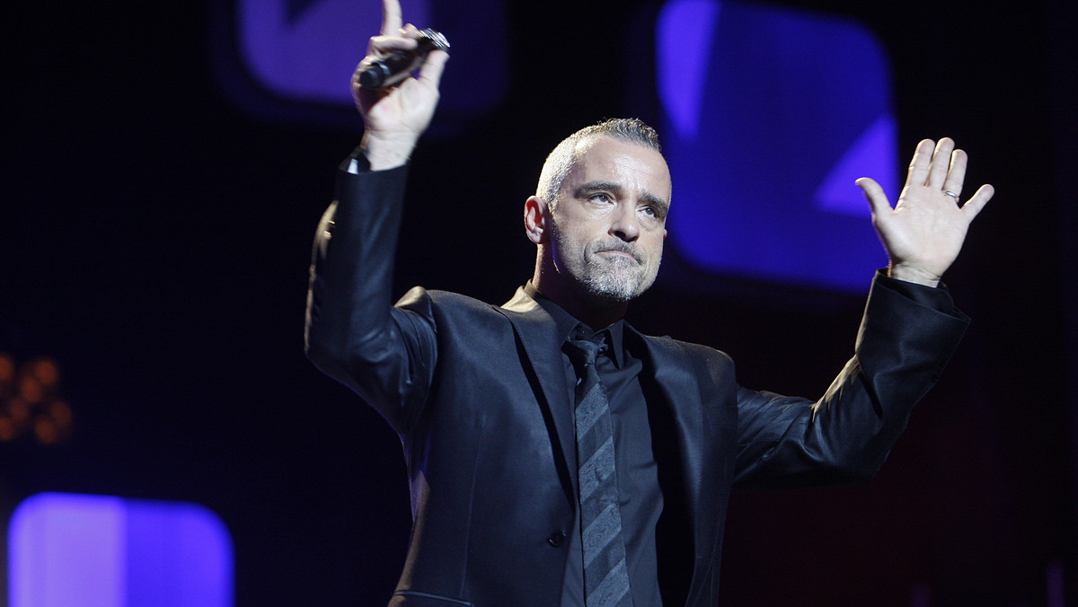 Eros Ramazzotti już za dwa miesiące wystąpi w Polsce. Włoski gwiazdor 29 września zagra koncert w hali Tauron Arena Kraków. Bilety na koncert są nadal dostępne.