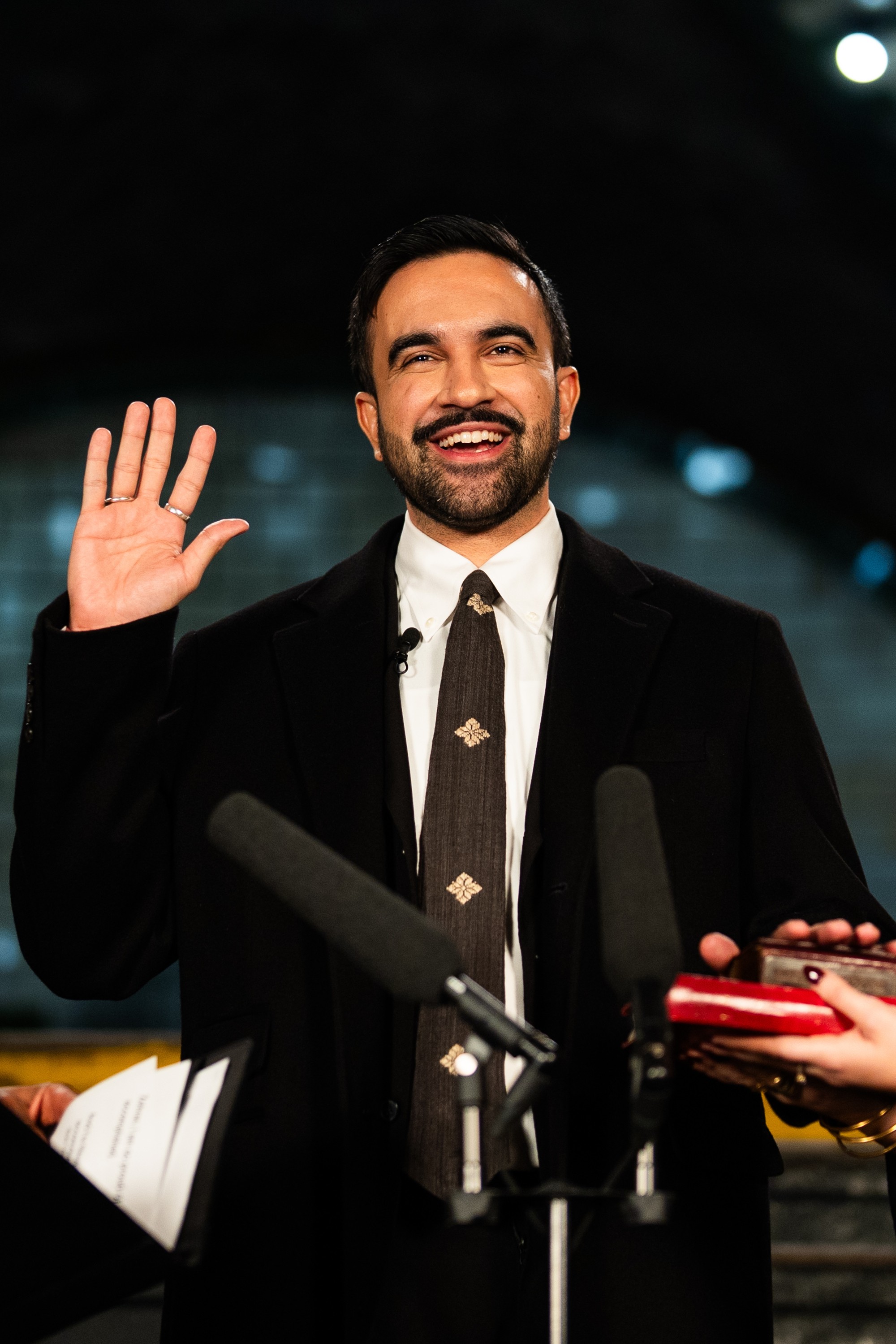 Zohran Mamdani zložil prísahu ako nový starosta New Yorku. 