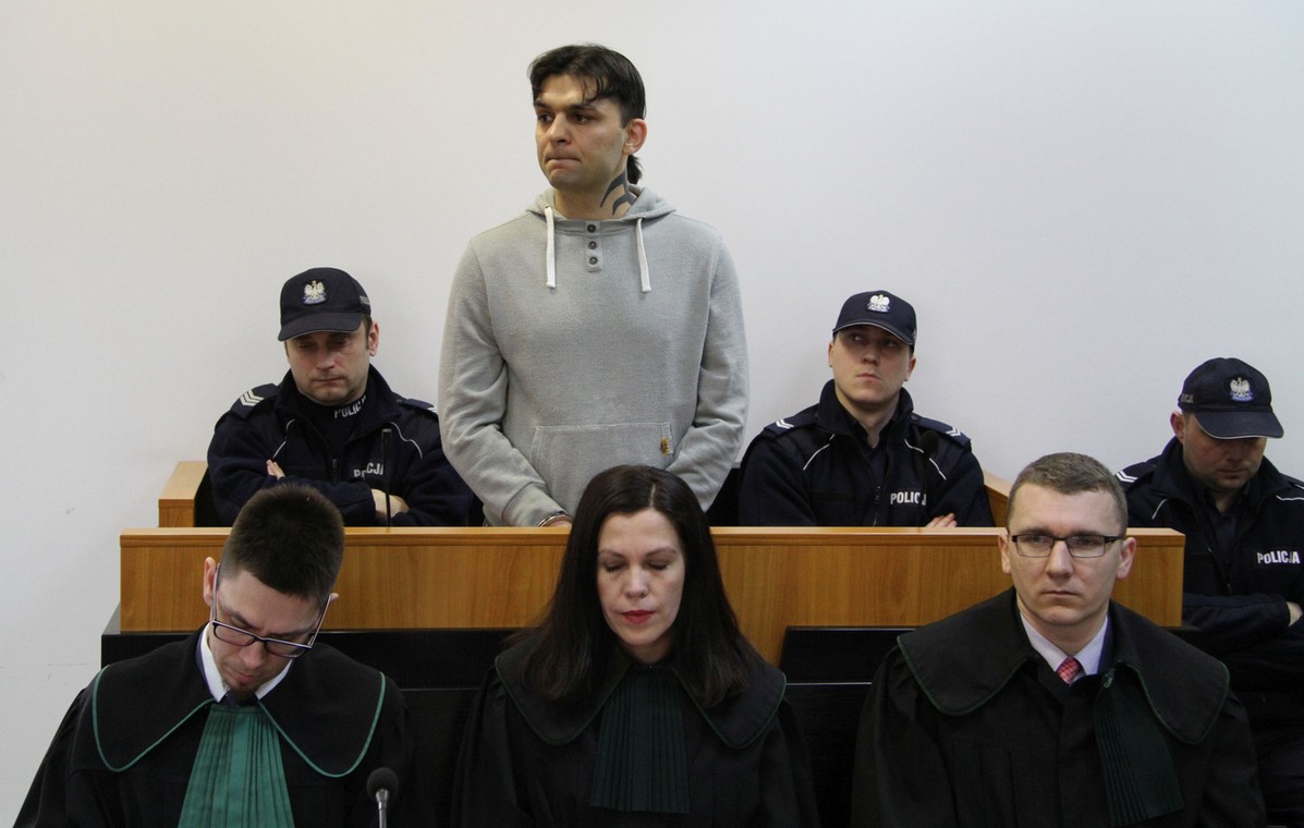 To zeznania nieżyjącego już Dawida Kosteckiego (na zdjęciu stoi) z 2012 r. rozpoczęły śledztwo ws. braci Rysicz i policjanta Daniela Ś. 