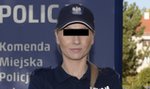 Policjantka z narkotykami w biurku