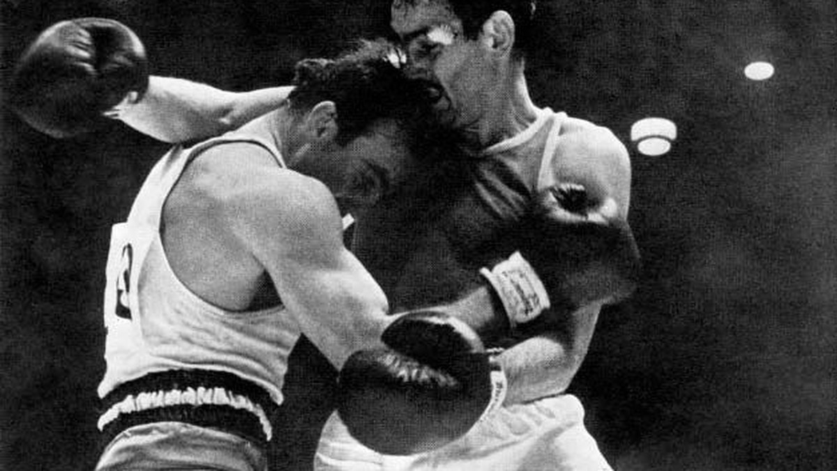 Jest jedynym w historii polskiego boksu zawodnikiem, który wywalczył tytuł mistrza olimpijskiego, nie będąc nigdy choćby mistrzem naszego kraju. Podczas igrzysk w Tokio (1964) zakończył wspaniałą złotą serię medalową polskich pięściarzy, którą zapoczątkował Jerzy Grudzień.