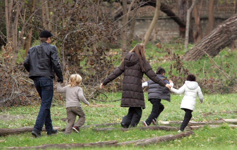 Angelina Jolie i Brad Pitt z dziećmi