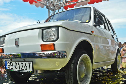 Fiat 126p Toma Hanksa sprzedany na licytacji za 85,3 tys. dol.