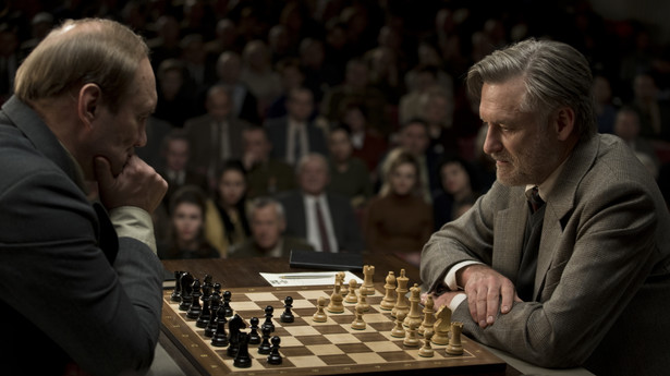 "Ukryta gra" z Billem Pullmanem i Robertem Więckiewiczem w listopadzie w kinach. Zobacz zwiastun