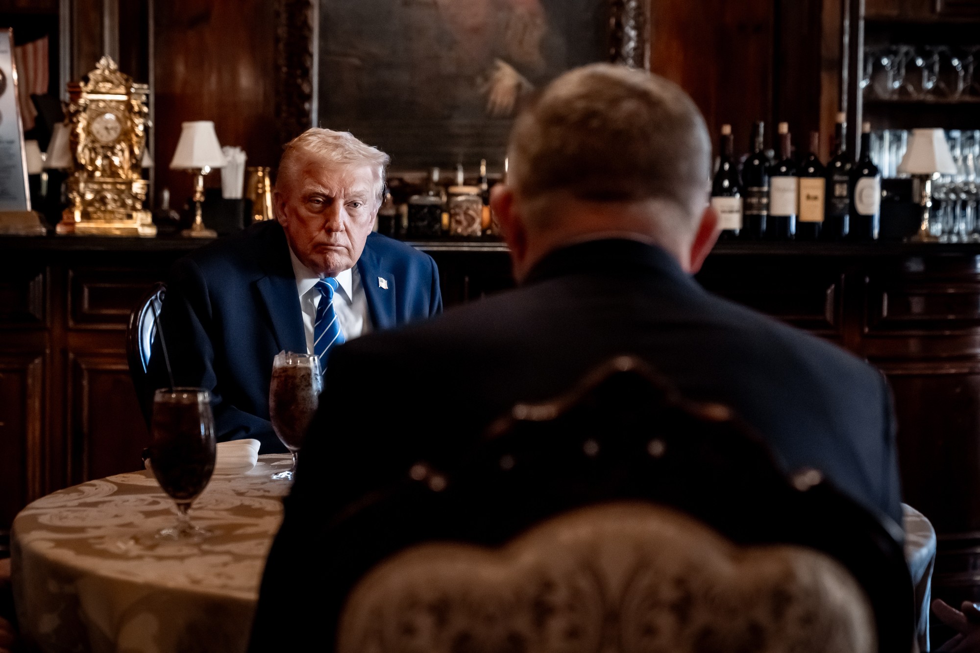 Robert Fico a Donald Trump počas ich stretnutia v Trumpovom sídle Mar-a-Lago.