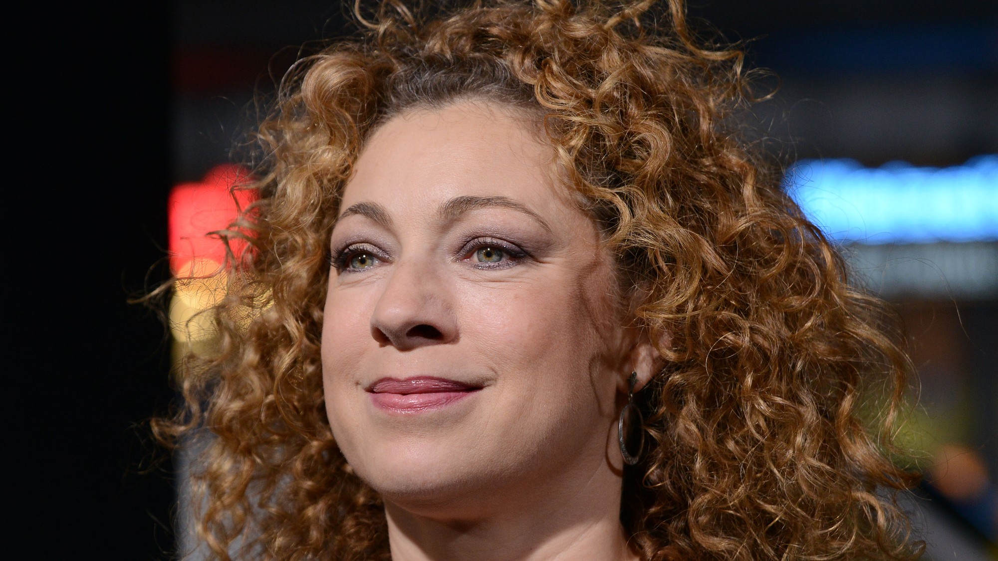 Známa herečka Alex Kingston.