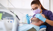 NFZ rozszerza ofertę darmowego leczenia zębów. Na liście prawie 200 świadczeń