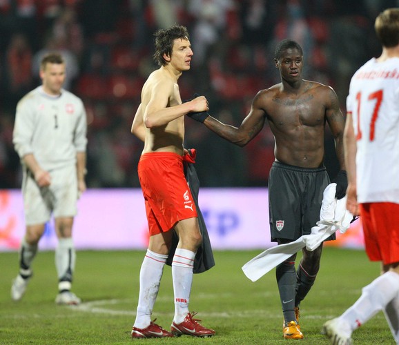 Wymiana koszulek - Polacy w nastrojach raczej minorowych