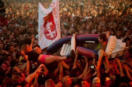 Przystanek Woodstock dzień II: fortepian na scenie