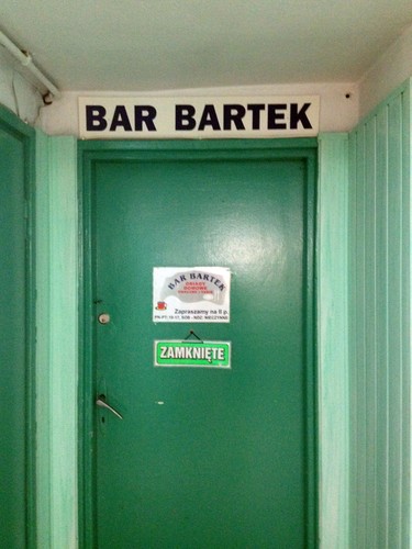 Niemal do końca w środku działał 'Bar Bartek'.