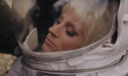 Sylwia Grzeszczak odpala "Rakiety". Zobacz nowy teledysk wokalistki